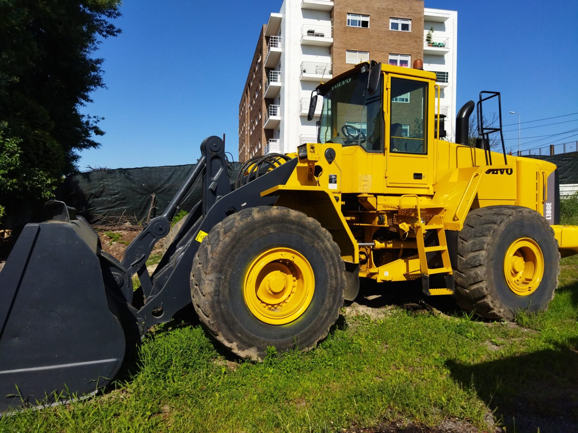 Volvo L180E por 50000 EUR na Auto Compra e Venda